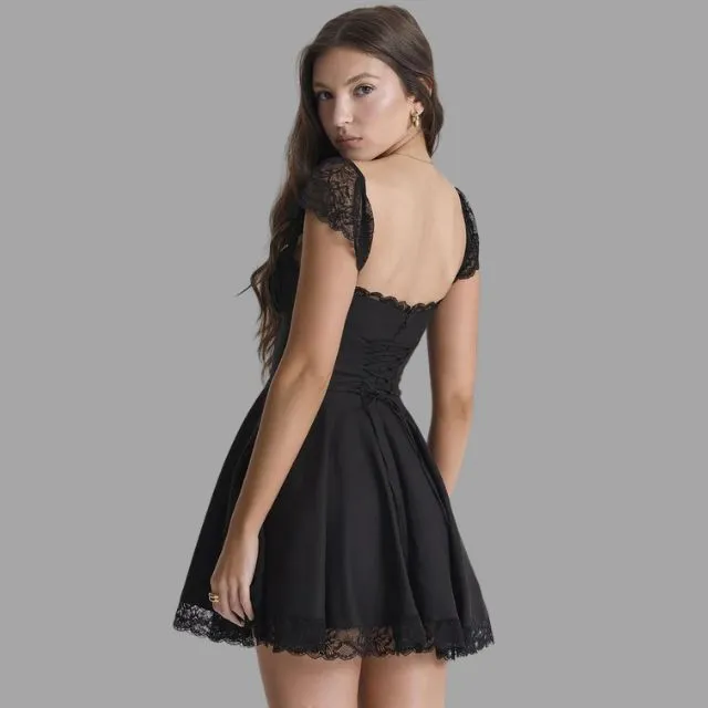 Evelina - Robe avec garniture en dentelle et jupe fluide