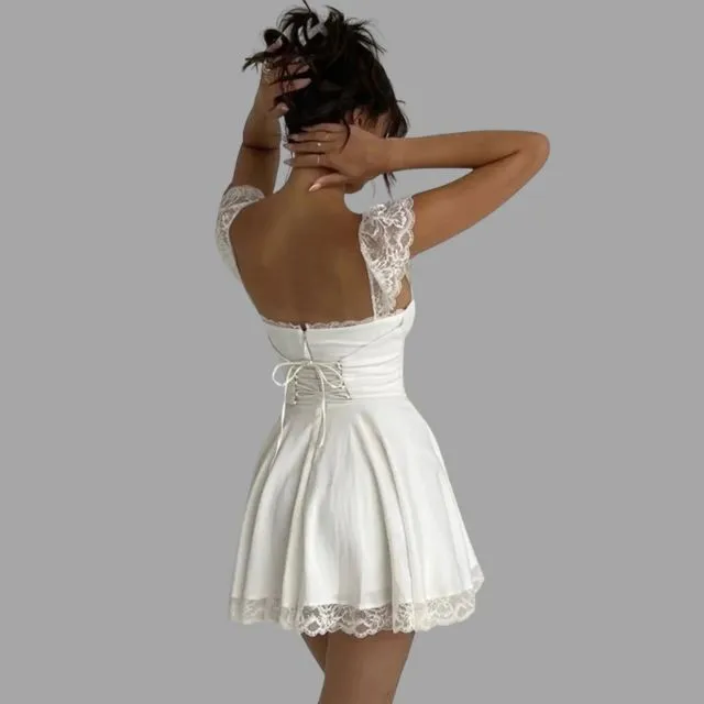 Evelina - Robe avec garniture en dentelle et jupe fluide