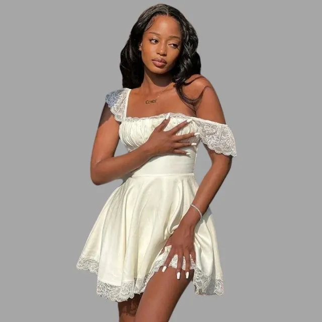 Evelina - Robe avec garniture en dentelle et jupe fluide