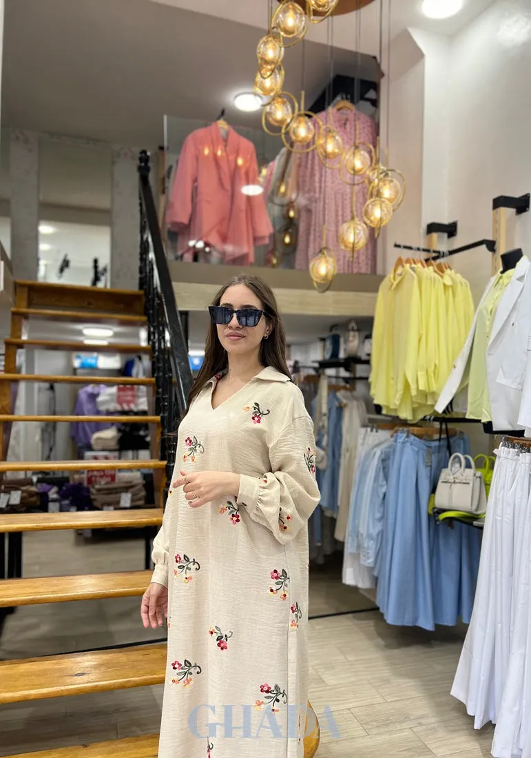 Robe brodée en beige