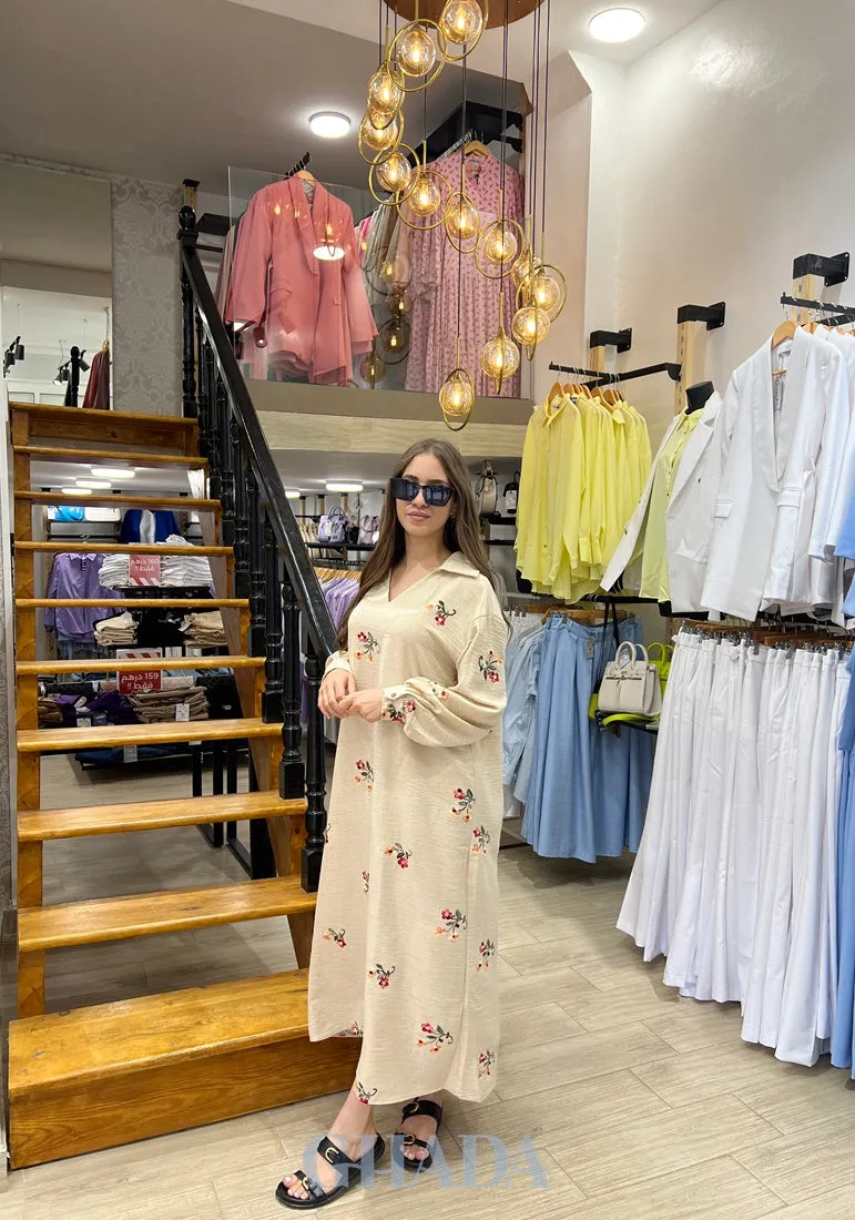 Robe brodée en beige