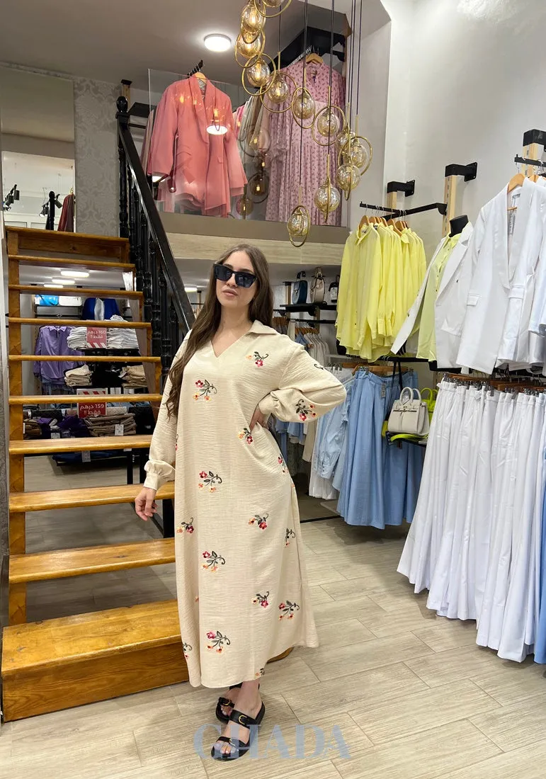Robe brodée en beige